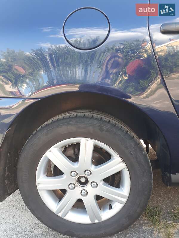 Минивэн Volkswagen Sharan 2004 в Киеве