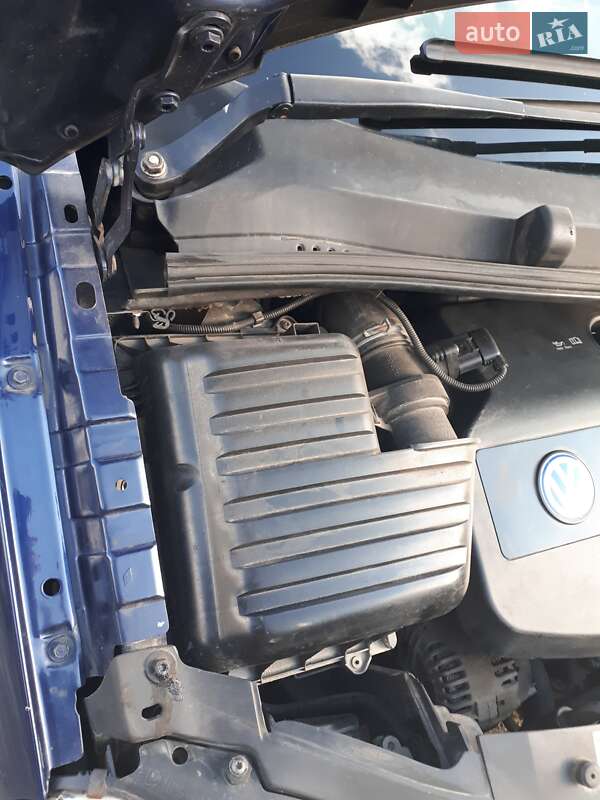 Минивэн Volkswagen Sharan 2004 в Киеве