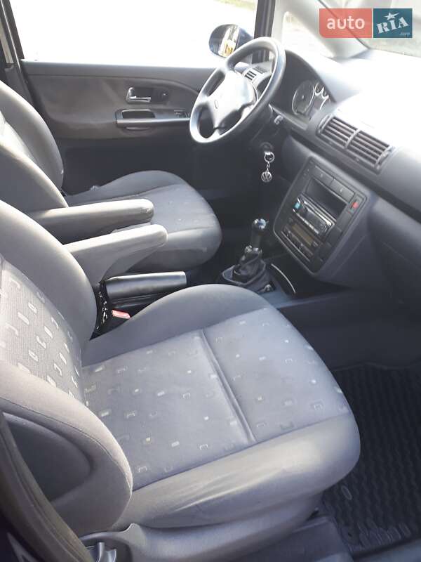 Минивэн Volkswagen Sharan 2004 в Киеве