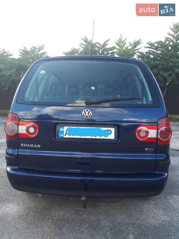 Минивэн Volkswagen Sharan 2004 в Киеве