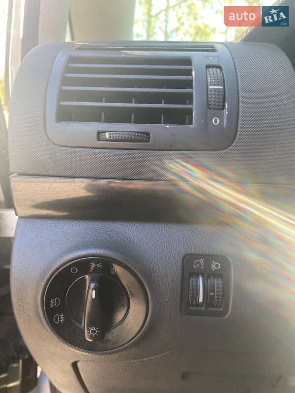 Минивэн Volkswagen Sharan 2003 в Чугуеве