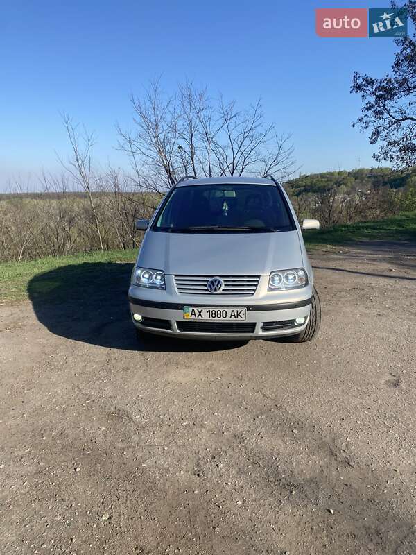 Минивэн Volkswagen Sharan 2003 в Чугуеве