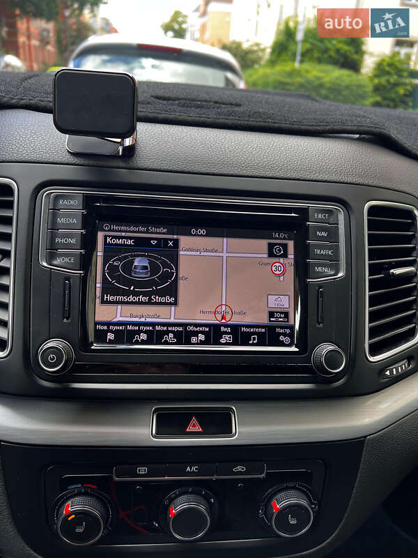 Минивэн Volkswagen Sharan 2015 в Тячеве