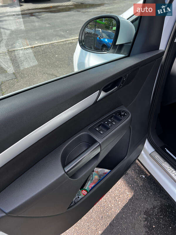 Минивэн Volkswagen Sharan 2015 в Тячеве