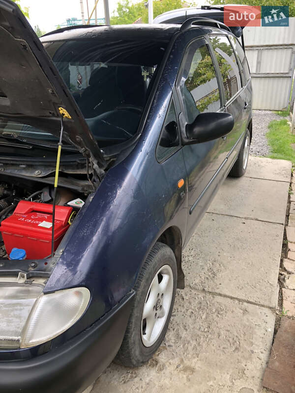 Минивэн Volkswagen Sharan 1996 в 