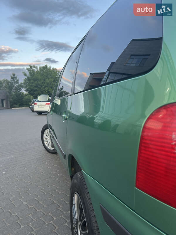 Минивэн Volkswagen Sharan 2003 в Хмельницком