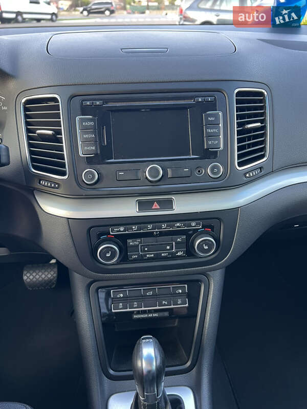 Минивэн Volkswagen Sharan 2012 в Черновцах