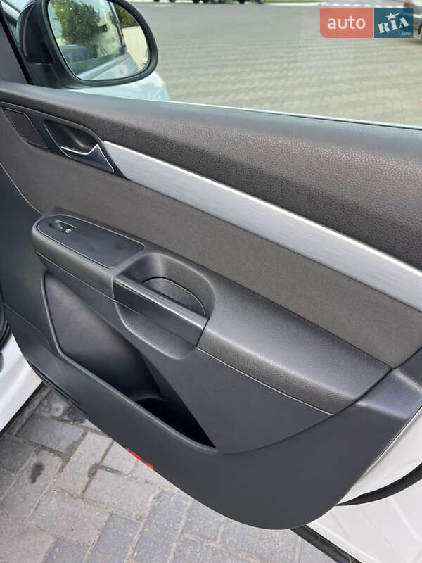 Минивэн Volkswagen Sharan 2012 в Черновцах