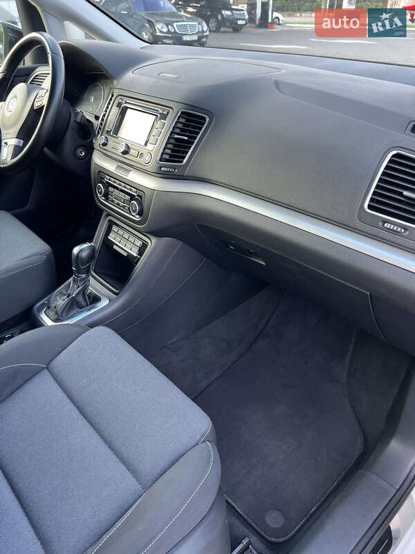 Минивэн Volkswagen Sharan 2012 в Черновцах