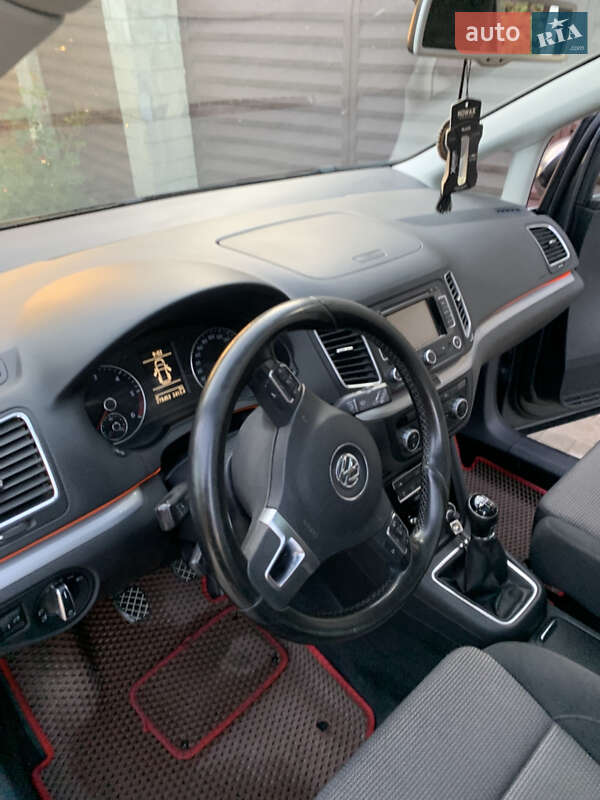 Минивэн Volkswagen Sharan 2014 в Дунаевцах
