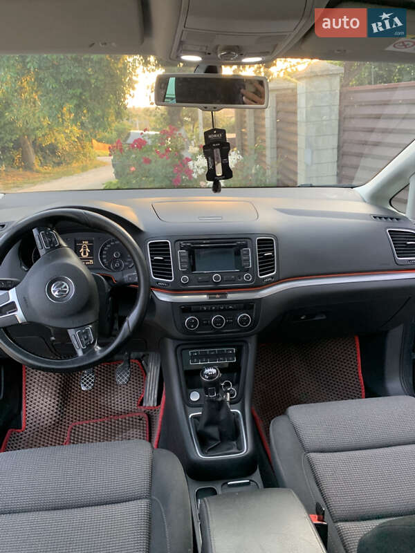 Минивэн Volkswagen Sharan 2014 в Дунаевцах