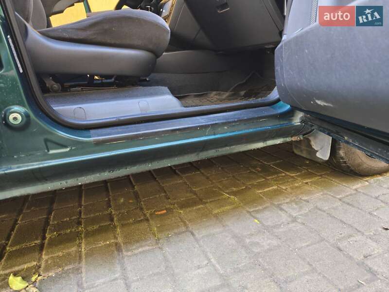 Минивэн Volkswagen Sharan 2000 в Стрые