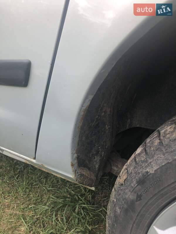 Минивэн Volkswagen Sharan 2001 в Краковце