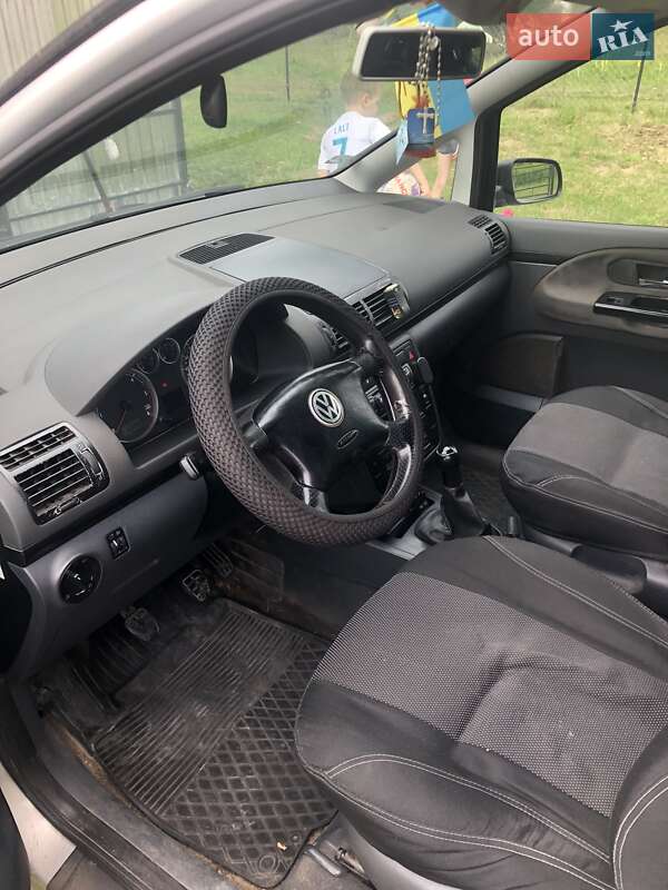 Минивэн Volkswagen Sharan 2001 в Краковце