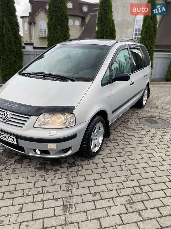 Мінівен Volkswagen Sharan 2001 в Чернівцях