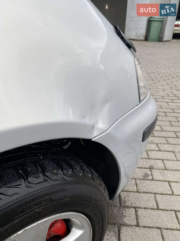 Мінівен Volkswagen Sharan 2001 в Чернівцях