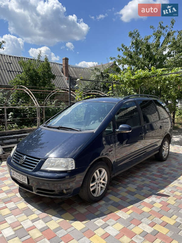 Минивэн Volkswagen Sharan 2008 в Знаменке