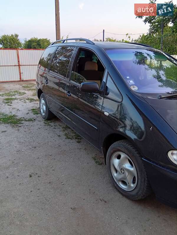 Минивэн Volkswagen Sharan 2000 в Петрове