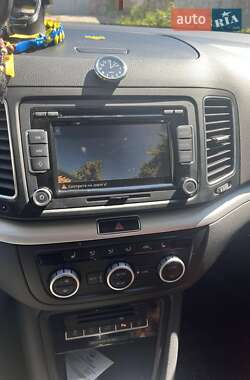 Минивэн Volkswagen Sharan 2015 в 