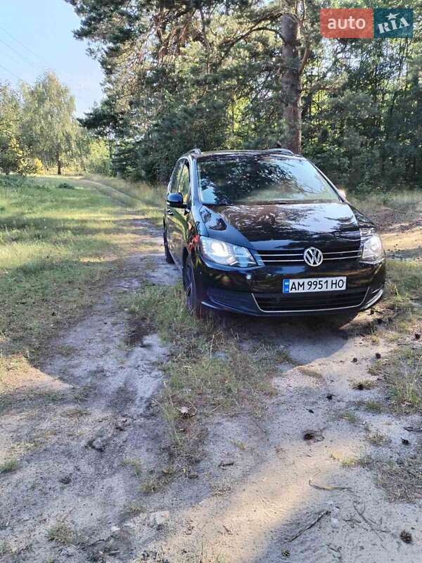Минивэн Volkswagen Sharan 2013 в Звягеле