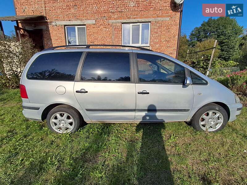 Минивэн Volkswagen Sharan 2003 в Черновцах