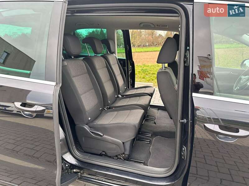 Минивэн Volkswagen Sharan 2011 в Остроге