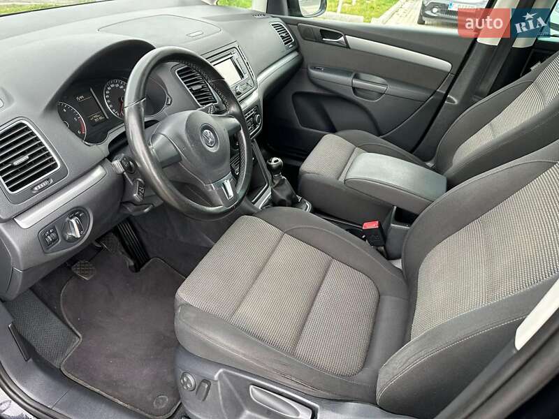 Минивэн Volkswagen Sharan 2011 в Остроге