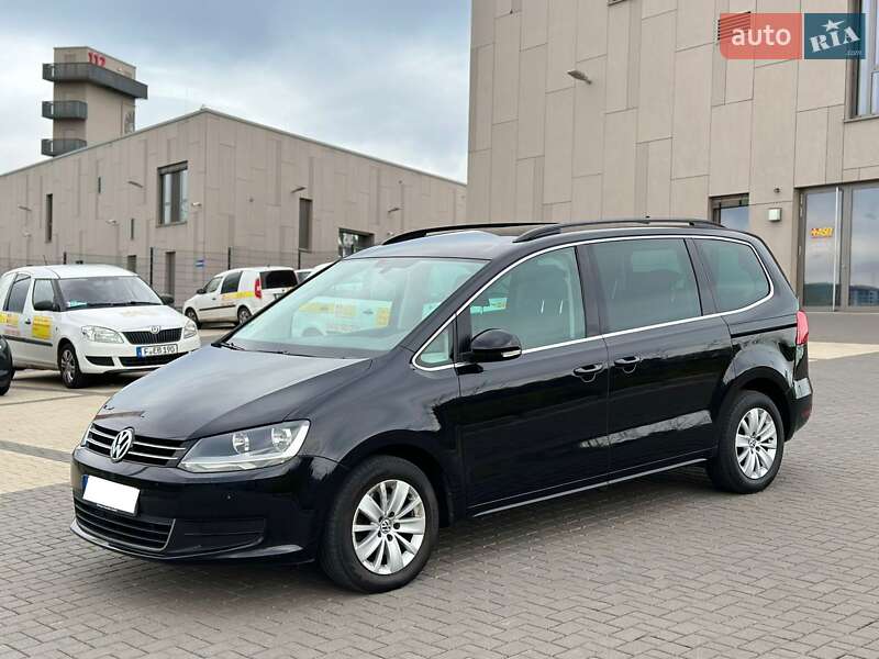 Минивэн Volkswagen Sharan 2011 в Остроге