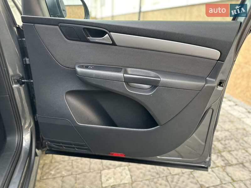 Минивэн Volkswagen Sharan 2015 в Дрогобыче