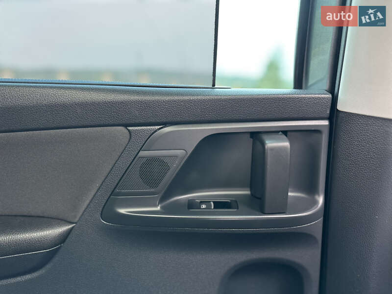 Минивэн Volkswagen Sharan 2015 в Дрогобыче