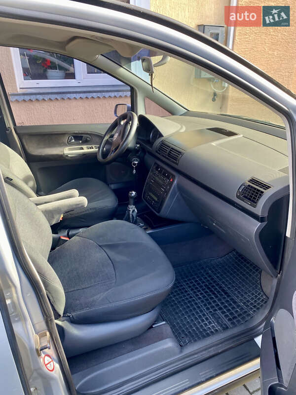 Мінівен Volkswagen Sharan 2002 в Нововолинську