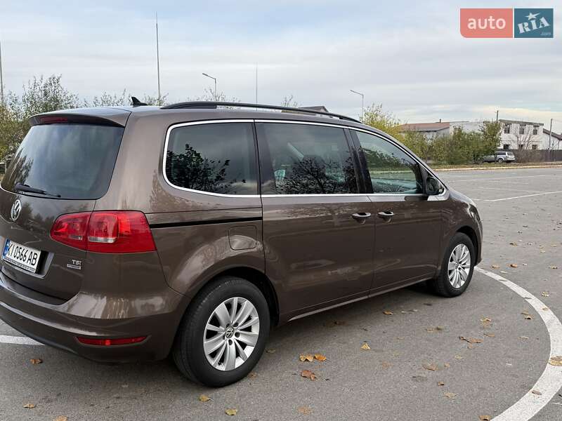 Минивэн Volkswagen Sharan 2011 в Буче