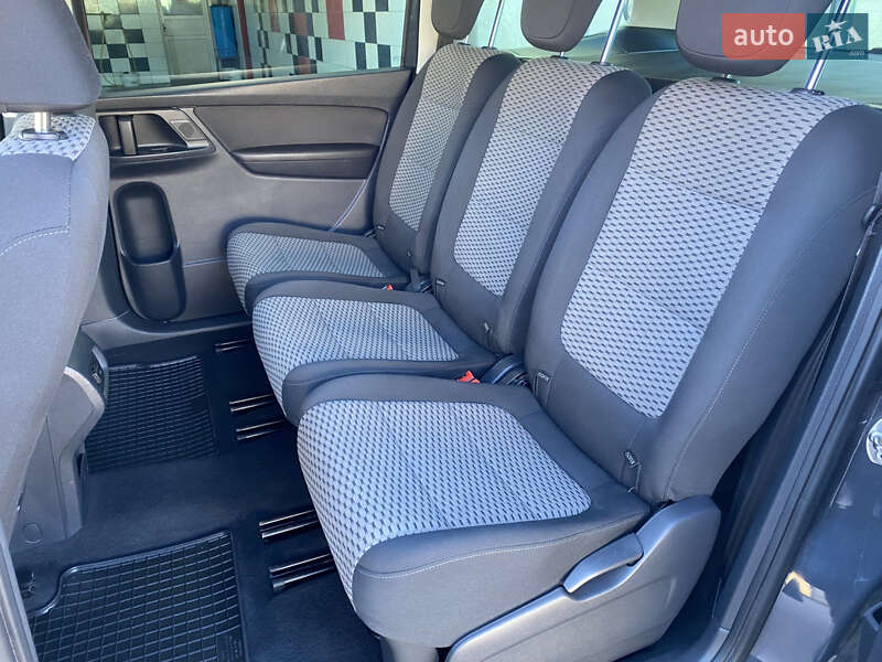 Минивэн Volkswagen Sharan 2012 в Долине