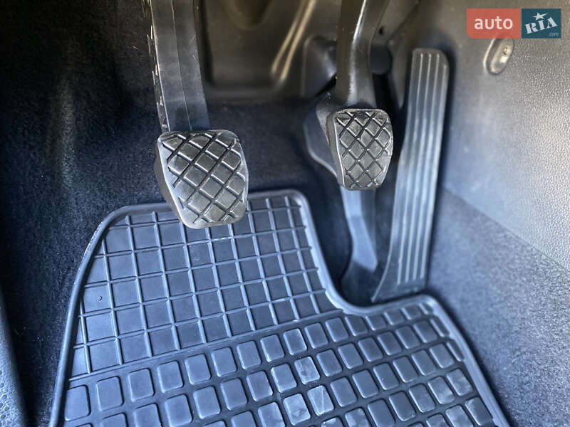 Минивэн Volkswagen Sharan 2012 в Долине