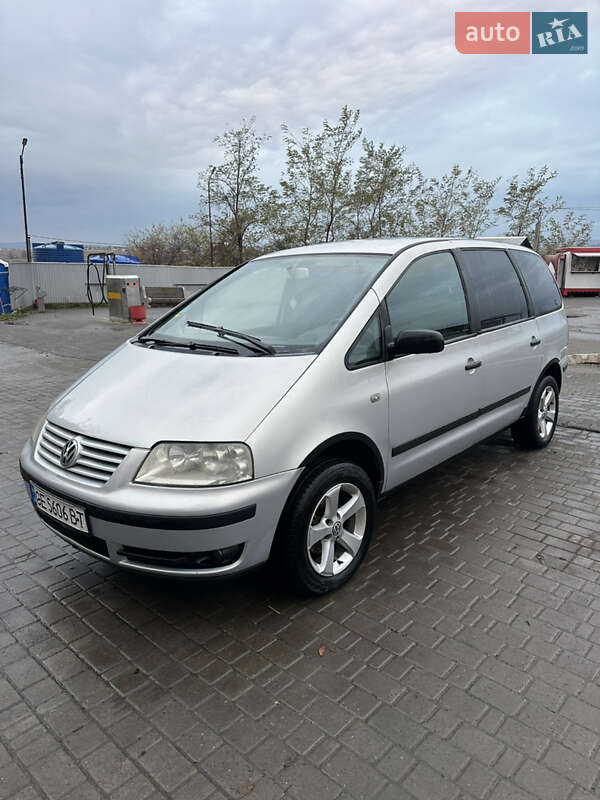 Минивэн Volkswagen Sharan 2001 в Вижнице