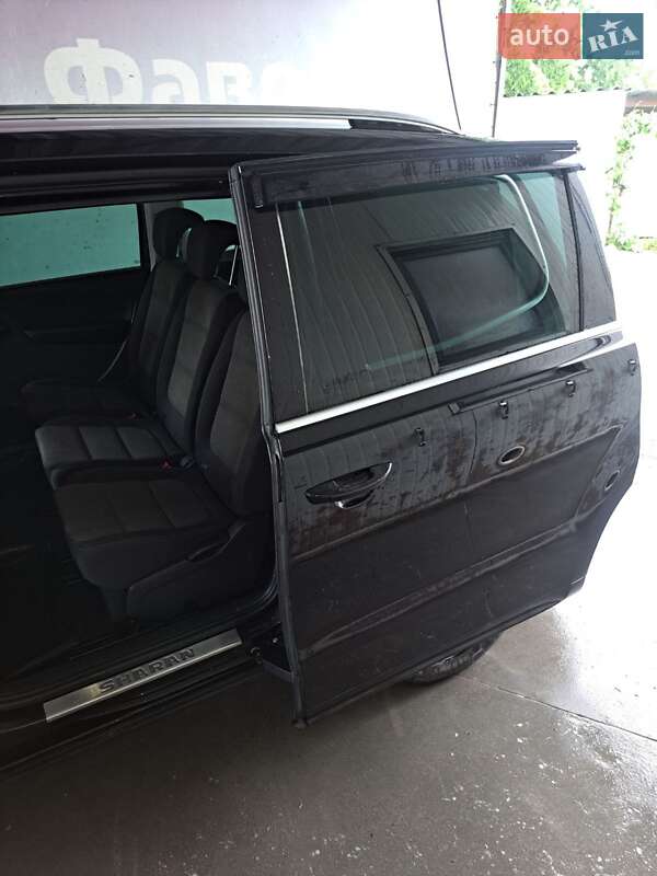 Минивэн Volkswagen Sharan 2011 в Литине