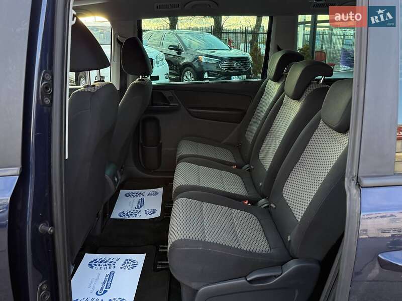 Минивэн Volkswagen Sharan 2015 в Киеве