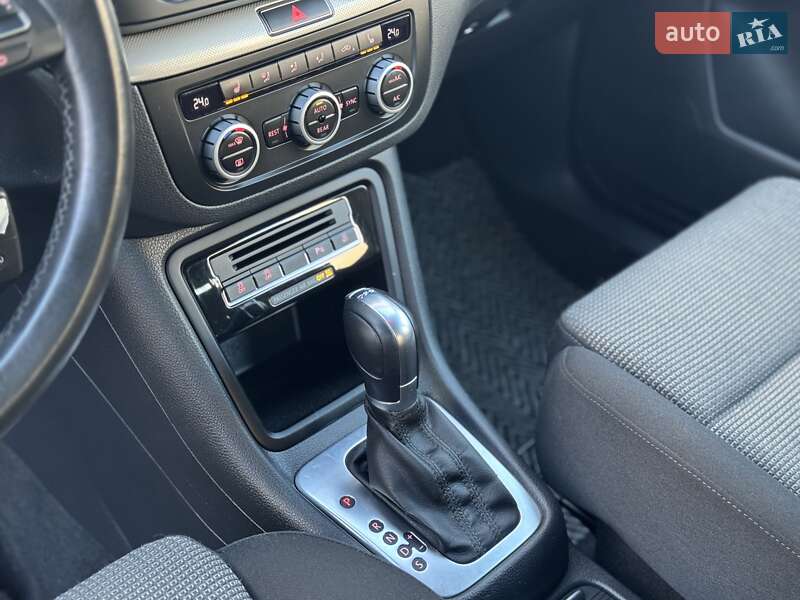 Минивэн Volkswagen Sharan 2015 в Сарнах