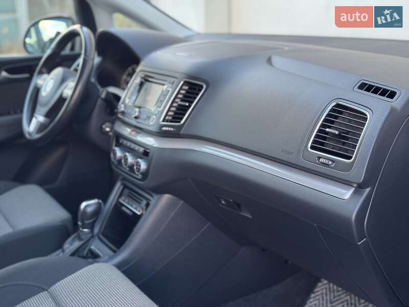 Минивэн Volkswagen Sharan 2015 в Сарнах