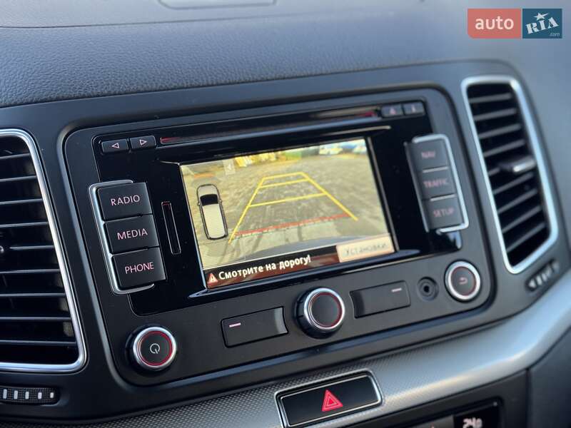 Минивэн Volkswagen Sharan 2015 в Сарнах