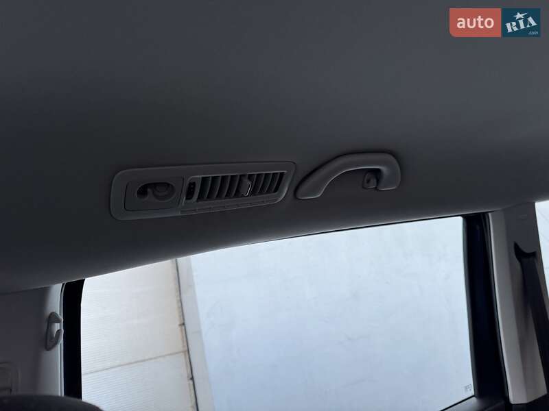 Минивэн Volkswagen Sharan 2015 в Сарнах