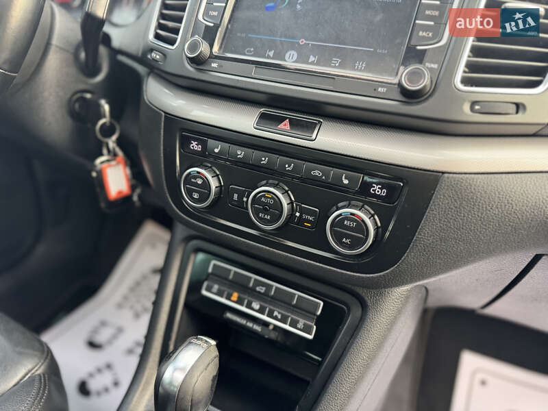 Минивэн Volkswagen Sharan 2015 в Сарнах