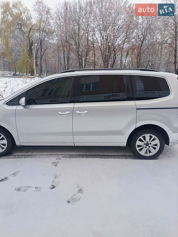 Минивэн Volkswagen Sharan 2010 в Горохове