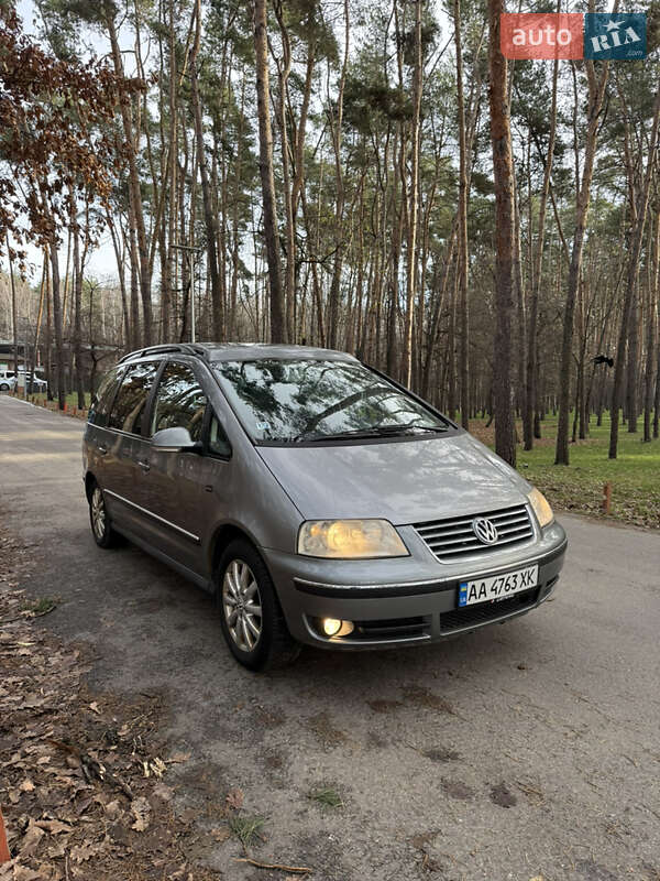 Минивэн Volkswagen Sharan 2005 в Киеве
