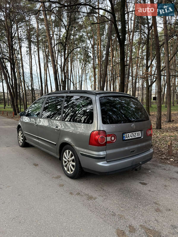 Минивэн Volkswagen Sharan 2005 в Киеве