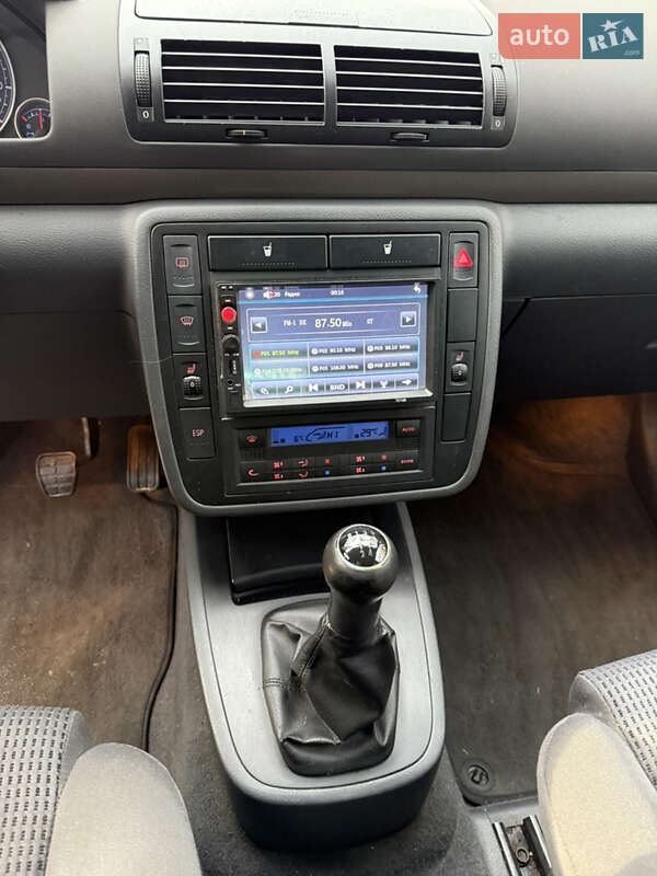 Минивэн Volkswagen Sharan 2005 в Киеве