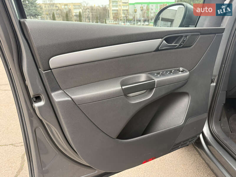 Минивэн Volkswagen Sharan 2012 в Ровно