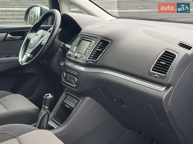 Минивэн Volkswagen Sharan 2012 в Ровно