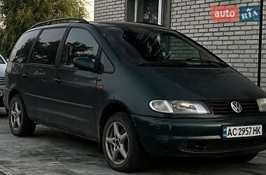 Минивэн Volkswagen Sharan 1996 в Нововолынске