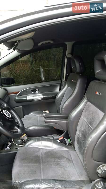 Минивэн Volkswagen Sharan 2002 в Черновцах